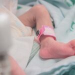 Criança com quadro respiratório grave teve atendimento de emergência recusado duas vezes e Justiça determinou cobertura imediata, sob pena de sanções severas à operadora.