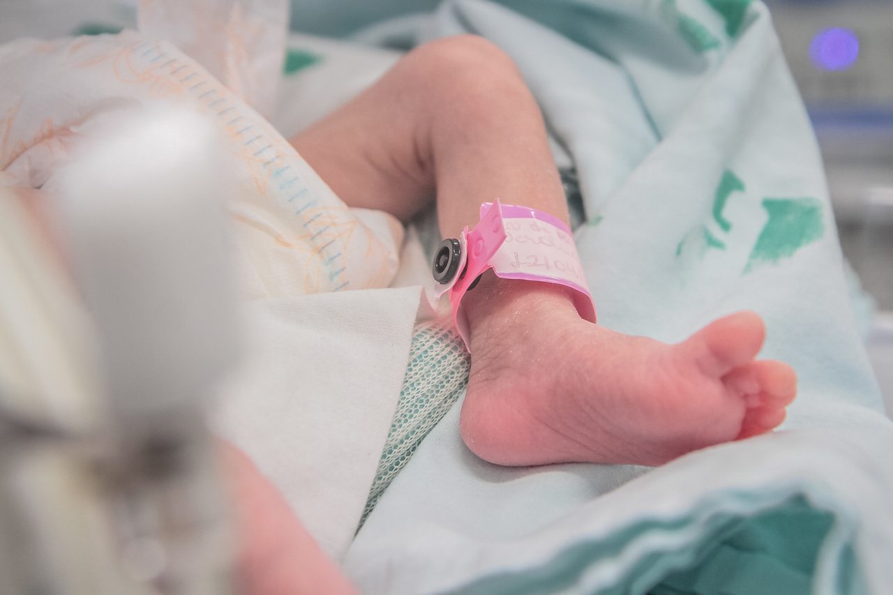 Criança com quadro respiratório grave teve atendimento de emergência recusado duas vezes e Justiça determinou cobertura imediata, sob pena de sanções severas à operadora.