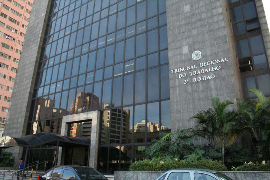 Decisão do TRT-2 reconheceu que liquidação individual tem natureza cognitiva e gera direito autônomo à verba advocatícia.