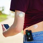 Decisão da Vara Única de Ipubi obriga operadora a custear o sistema MiniMed 780G, sensor Guardian 4 e insumos em até cinco dias, sob pena de multa diária.